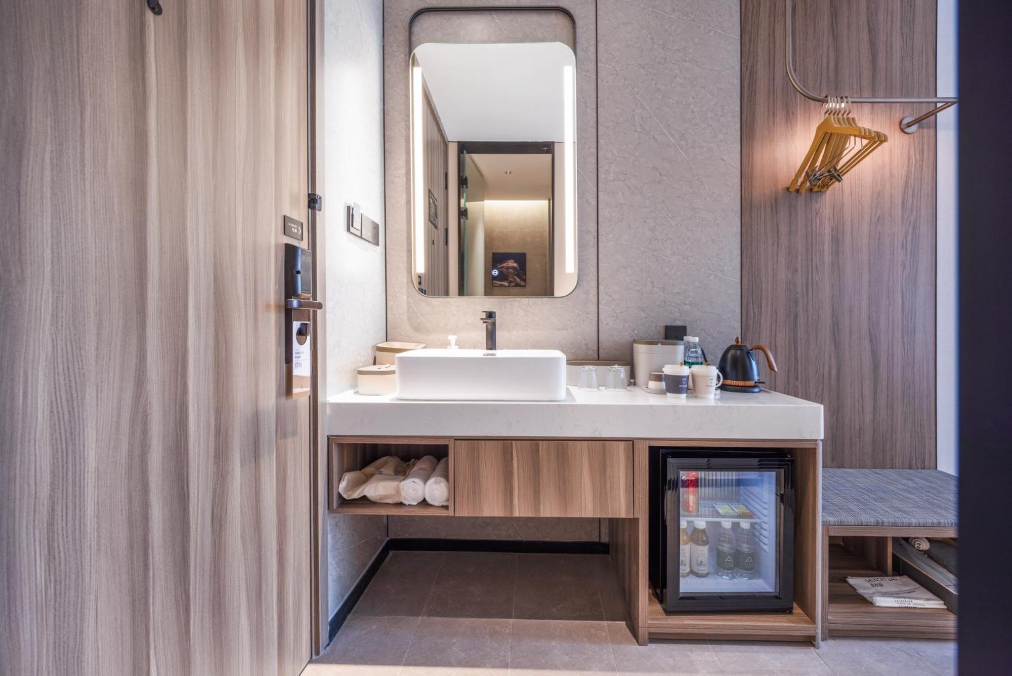 Atour X Hotel The Bund East Nanjing Road Шанхай Экстерьер фото